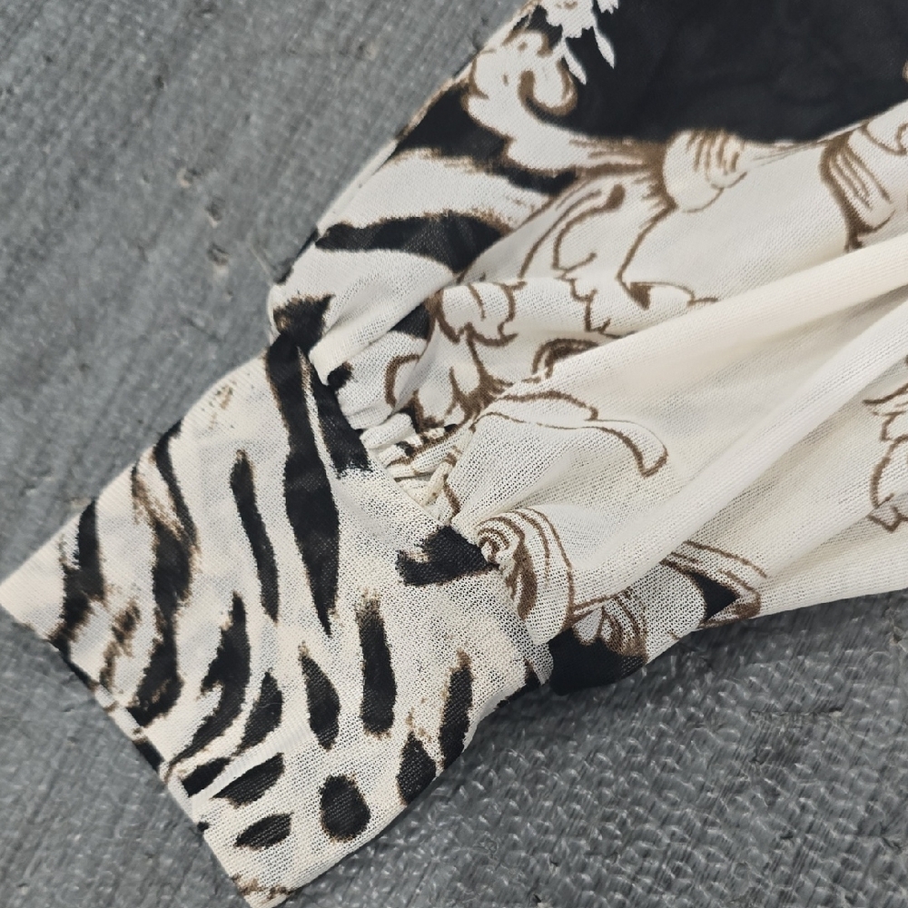 Chic Black and Cream Women's Blouse - Picture 5 of 6